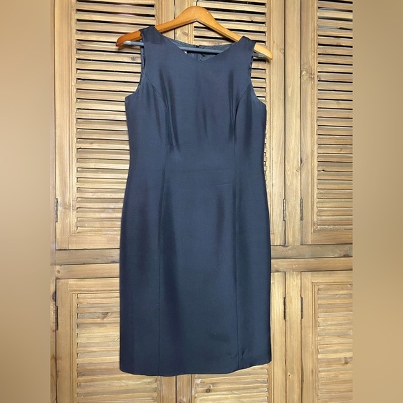 Talbots Dresses & Skirts - Talbots black silk/wool SOFT,Classic,scoop neck,sleeveless,pleated bottom SZ-6